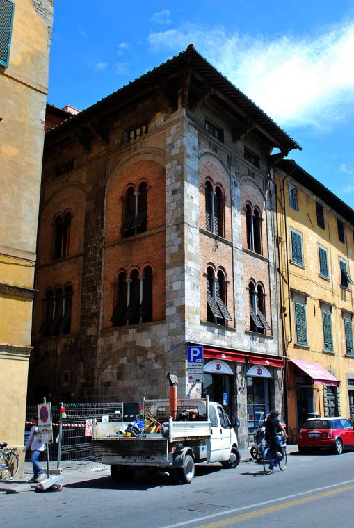Pisa, Lungarni