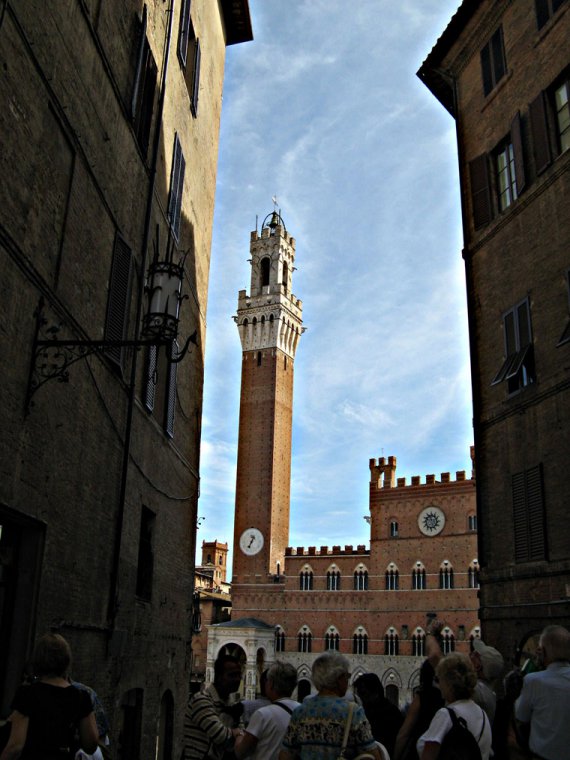 The impressive Torre del Mangia and Palazzo Pubblico