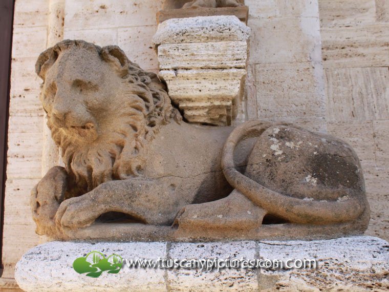 Lions in San Quirico Val d'Orcia